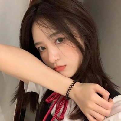 九顶假发的女孩